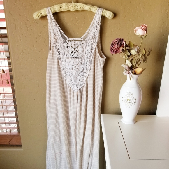Romeo & Juliet Couture Dresses & Skirts - 🌻3 for 20🌻 striped maxi dress cream lace back